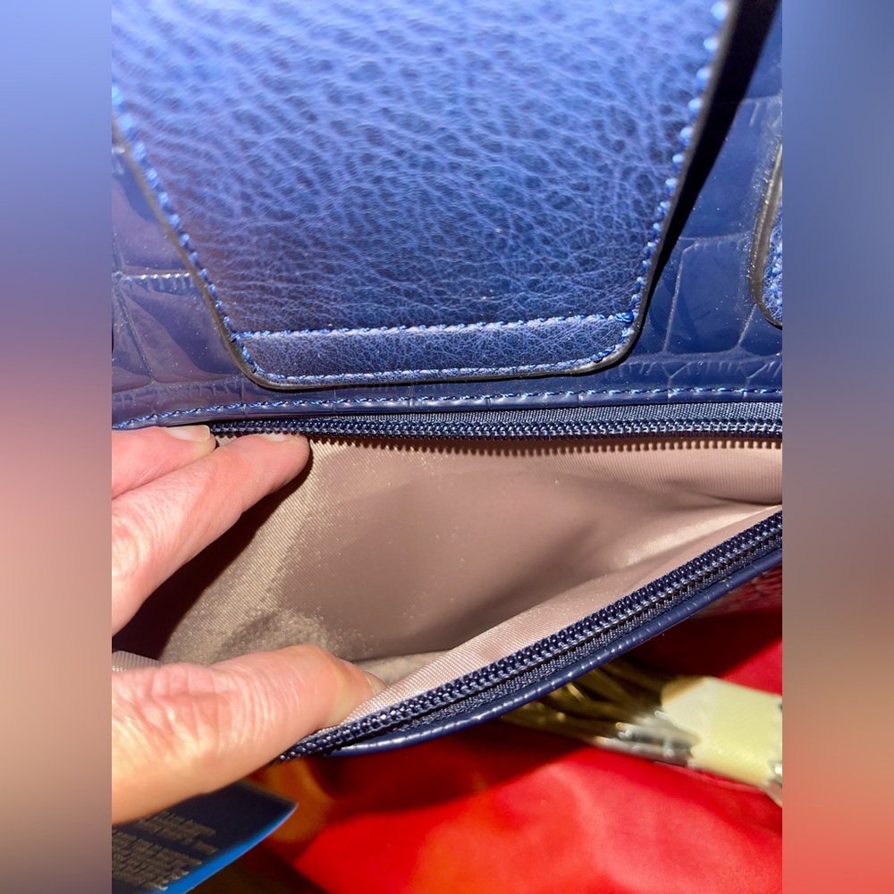 Dasein Large Blue Alligator Embossed Hand/Shoulder Bag with Matching Wristlet. - Picture 11 of 16